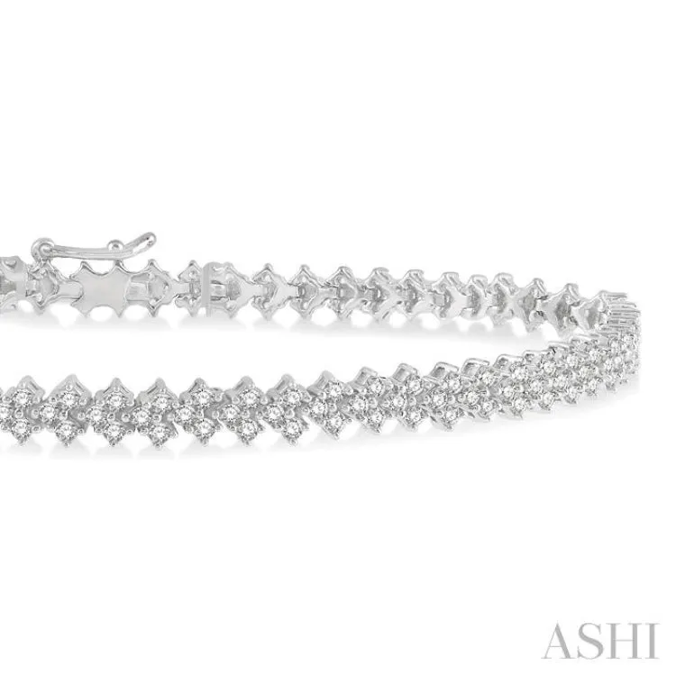 2 Ctw Chevron Round Cut Diamond Tennis Bracelet in 14K White Gold