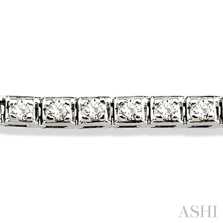 2 Ctw Square Shape Round Cut Diamond Tennis Bracelet in 14K White gold