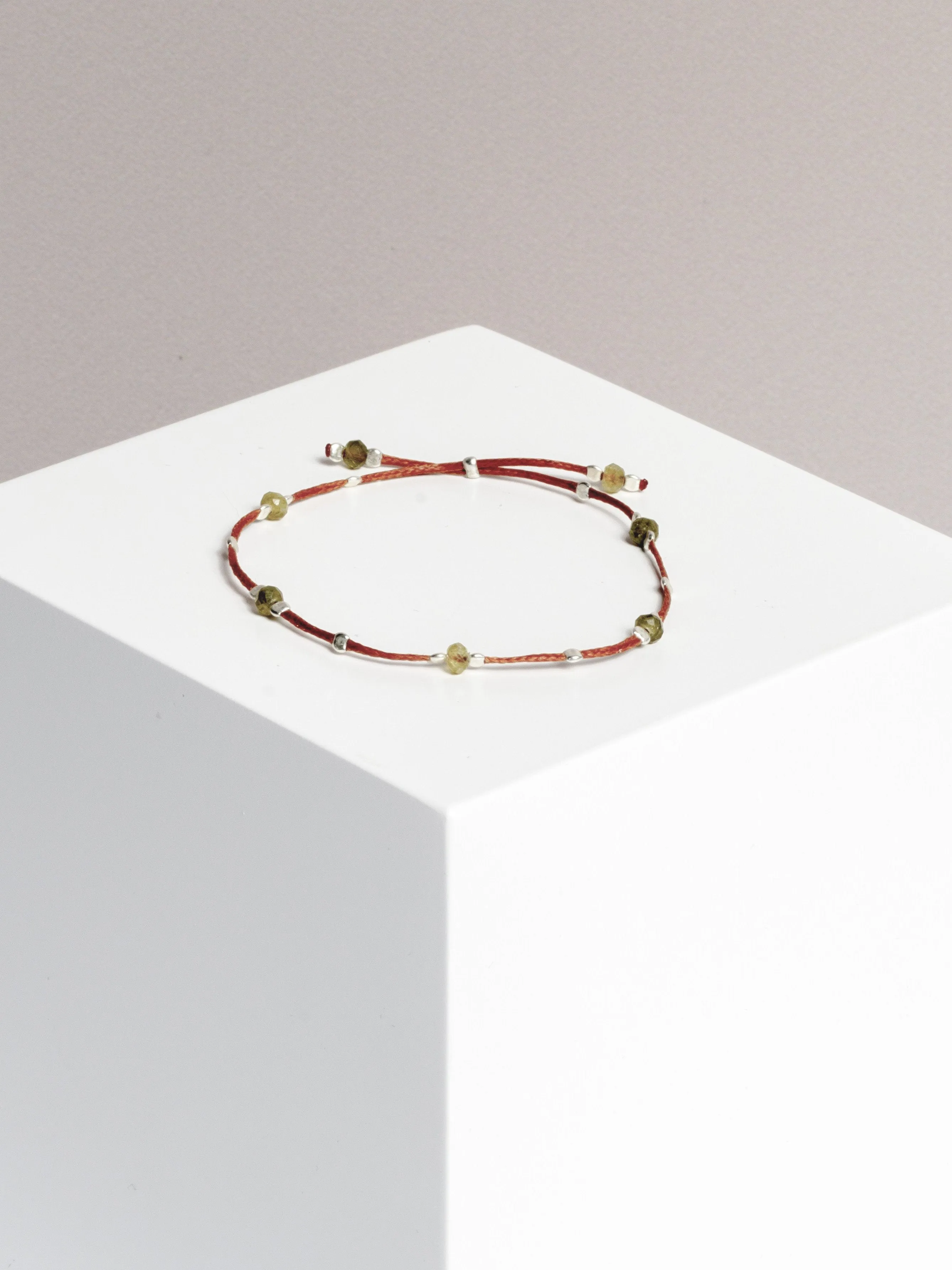 bracelet - CRYSTAL DOTS - green garnet