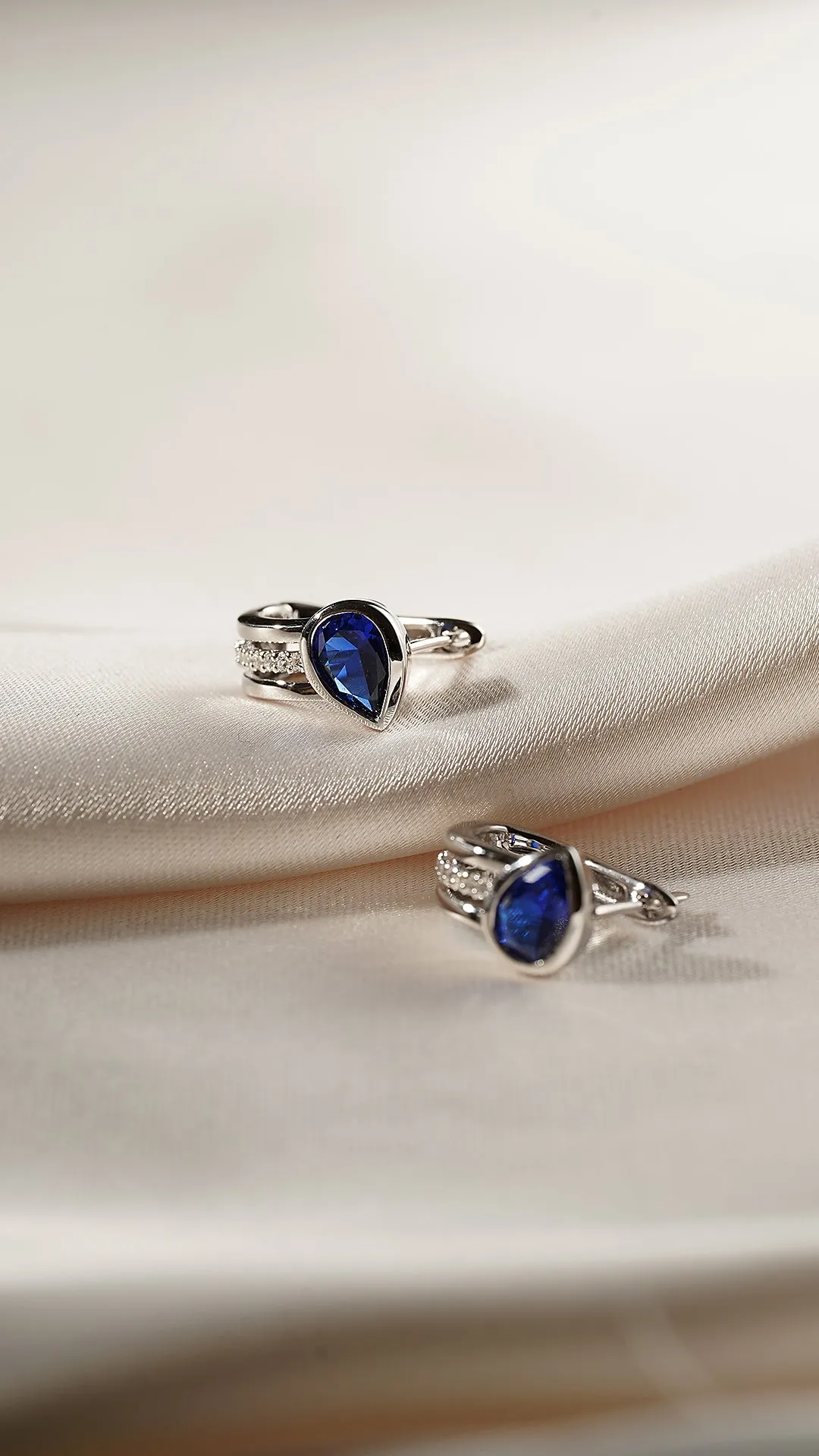 Jaia Earrings Sapphire White Gold Plated