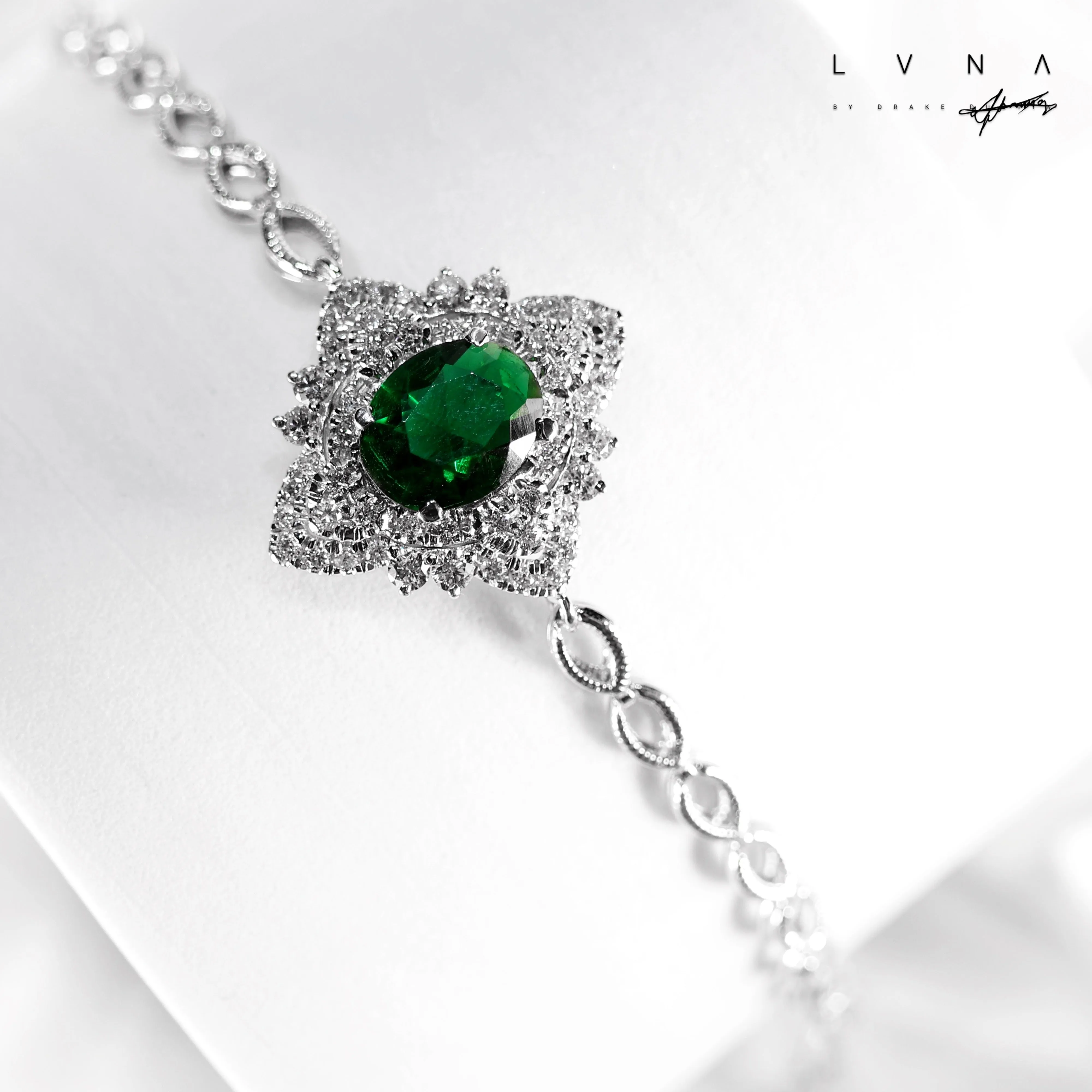 #LVNA2024 | LVNA Signatures Art Deco Style Colombian Emerald Gemstones Diamond Bracelet 18kt