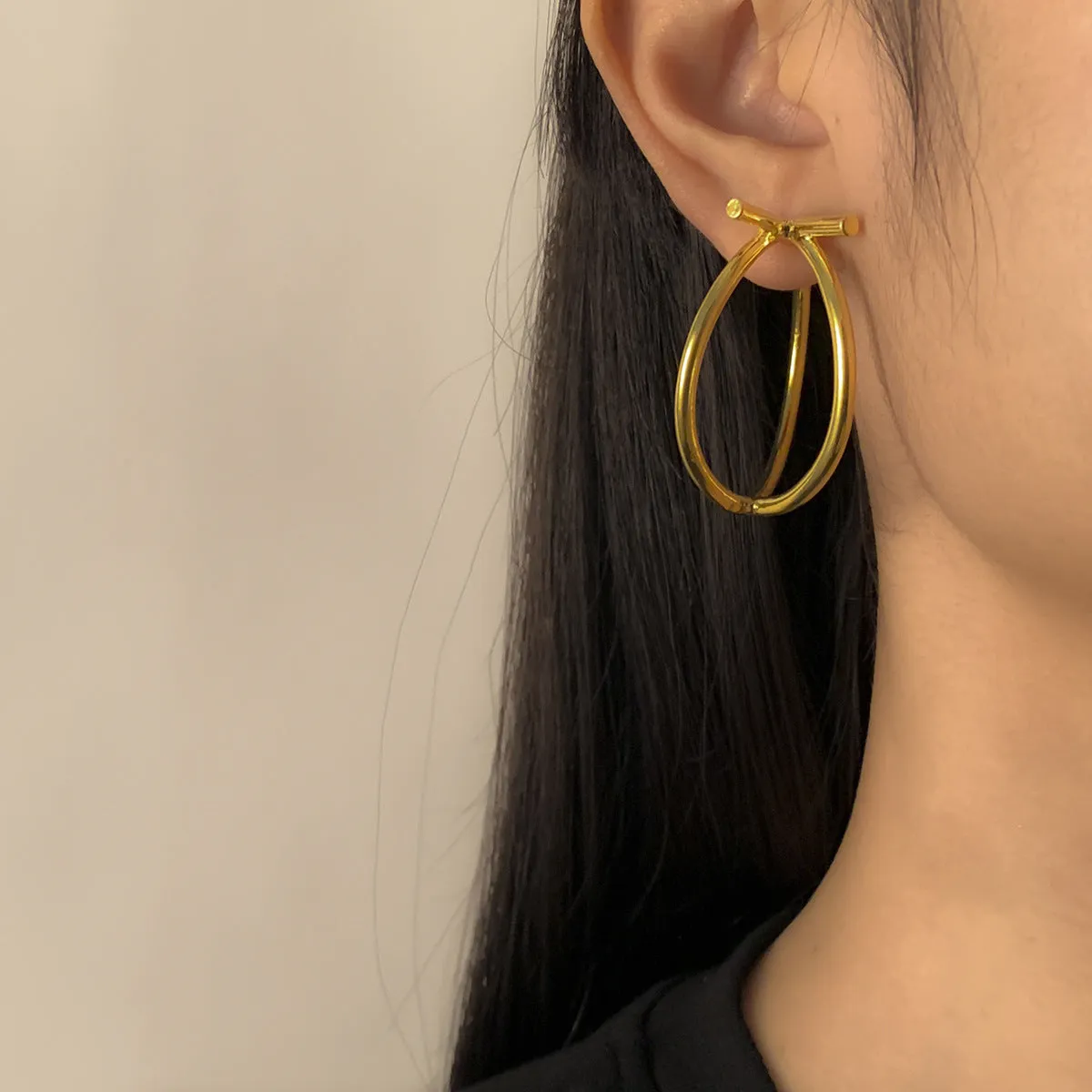 Minimal Design Twisted Geometric Earrings