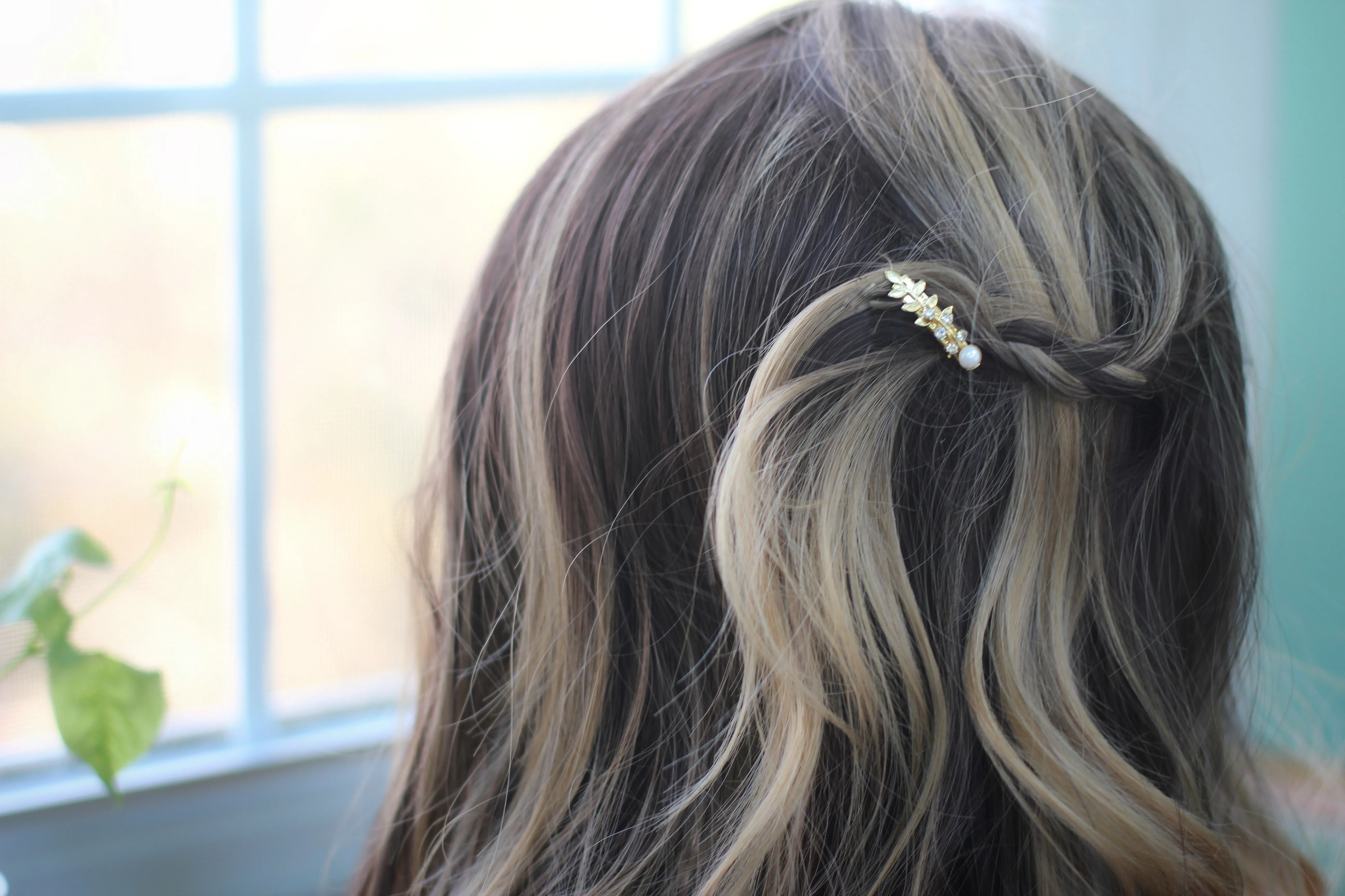 Preorder* Tiny Leaves Crystals Barrette