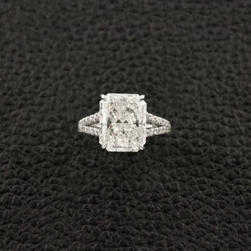 Radiant cut Diamond Engagement Ring