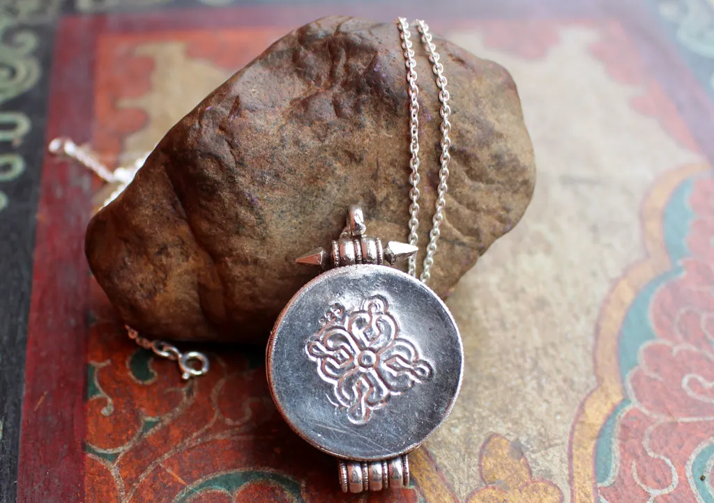 Silver Sterling Ghau Mantra Box Pendant with Coral Inlaid