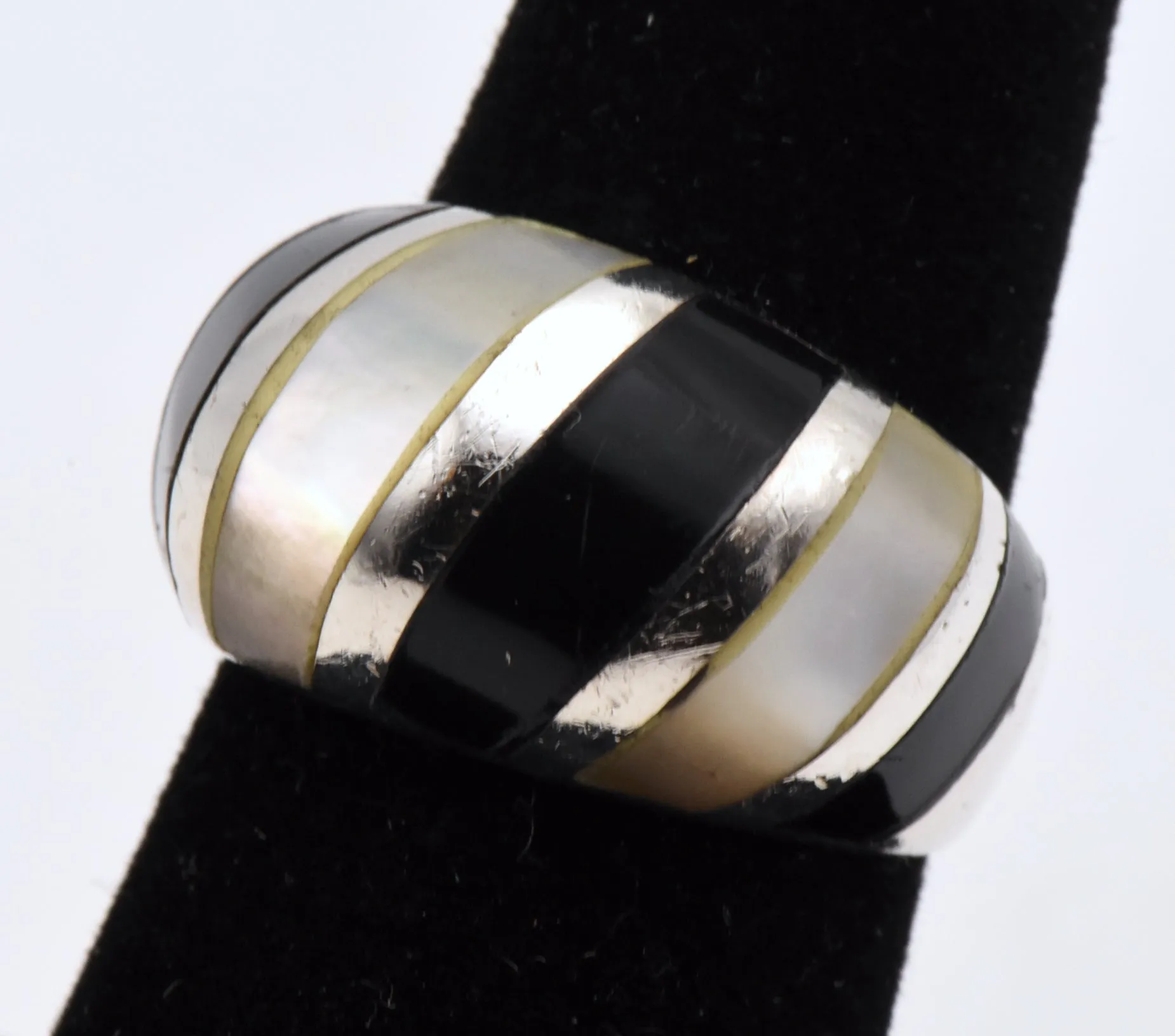 Vintage Sterling Silver Mother of Pearl and Black Onyx Inlaid Dome Ring - Size 6