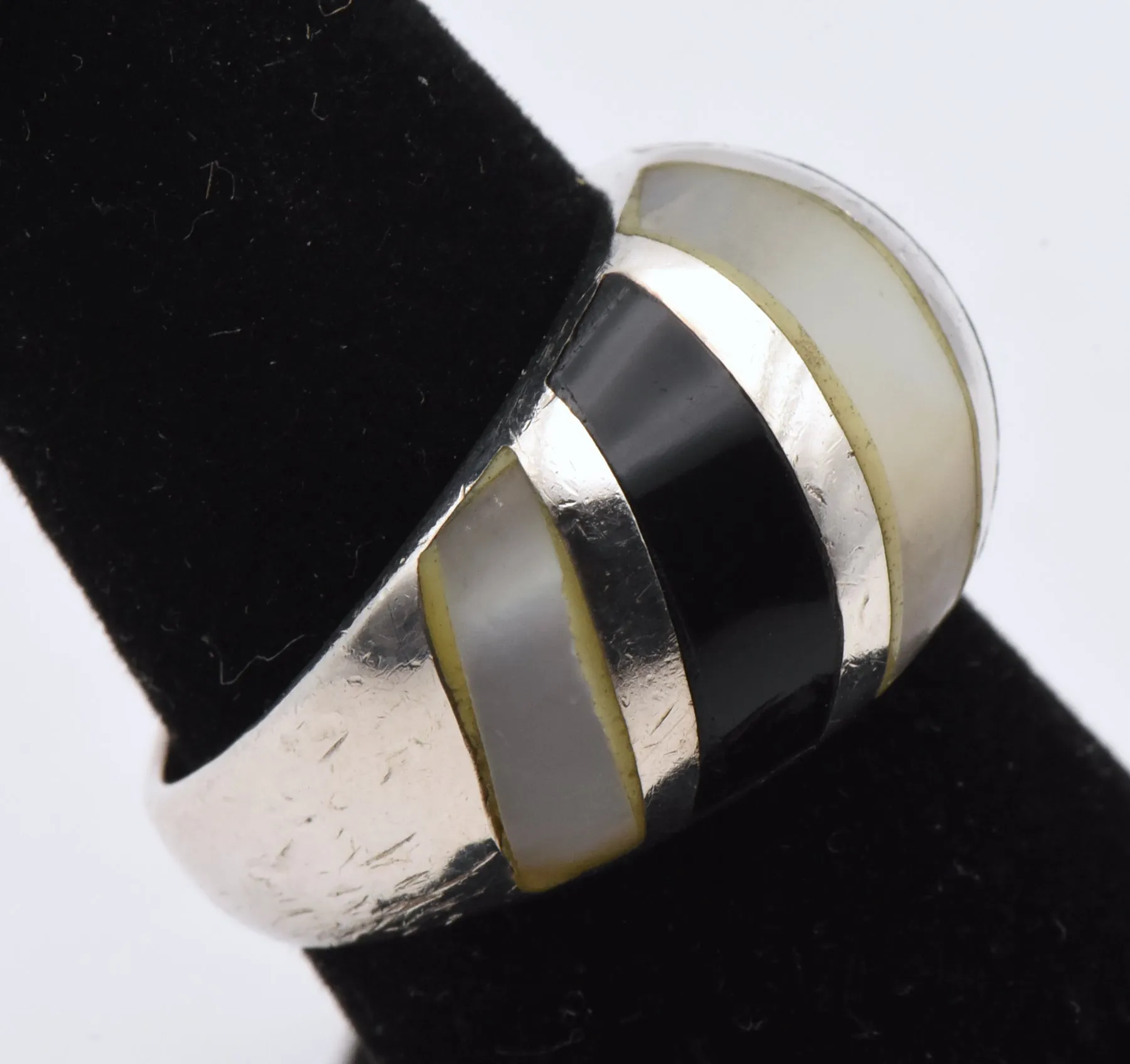 Vintage Sterling Silver Mother of Pearl and Black Onyx Inlaid Dome Ring - Size 6