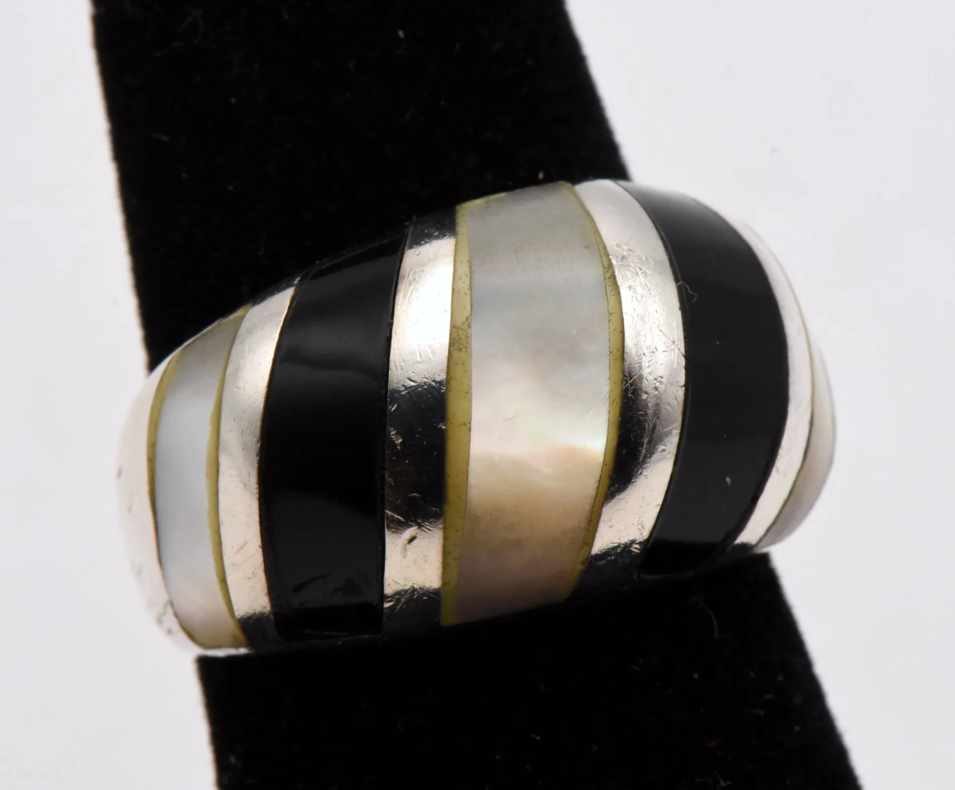 Vintage Sterling Silver Mother of Pearl and Black Onyx Inlaid Dome Ring - Size 6