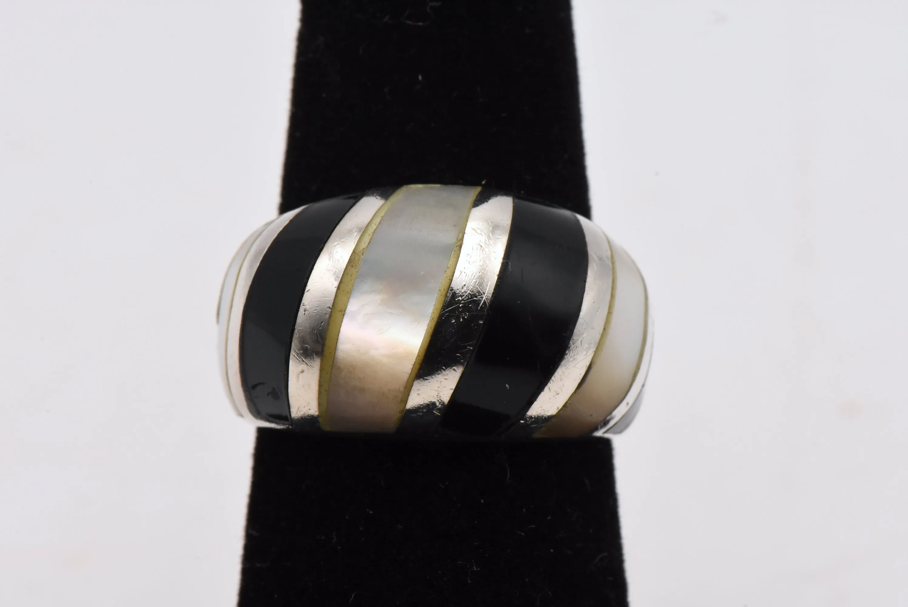 Vintage Sterling Silver Mother of Pearl and Black Onyx Inlaid Dome Ring - Size 6